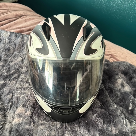 Stylish Black and White Women's Helmet - Picture 1 of 4
